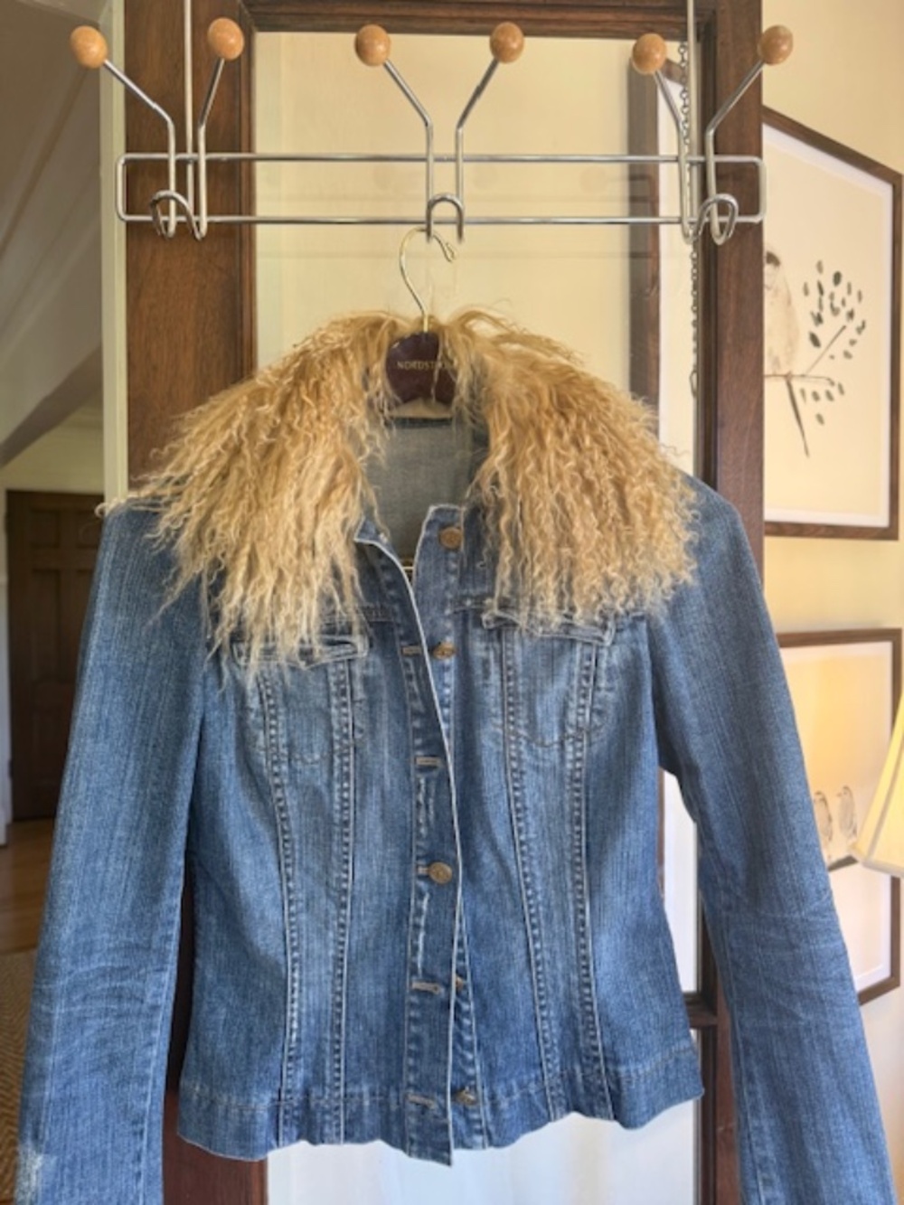 Vintage Elle Tahari Jean jacket with Detachable collar. Size 6
